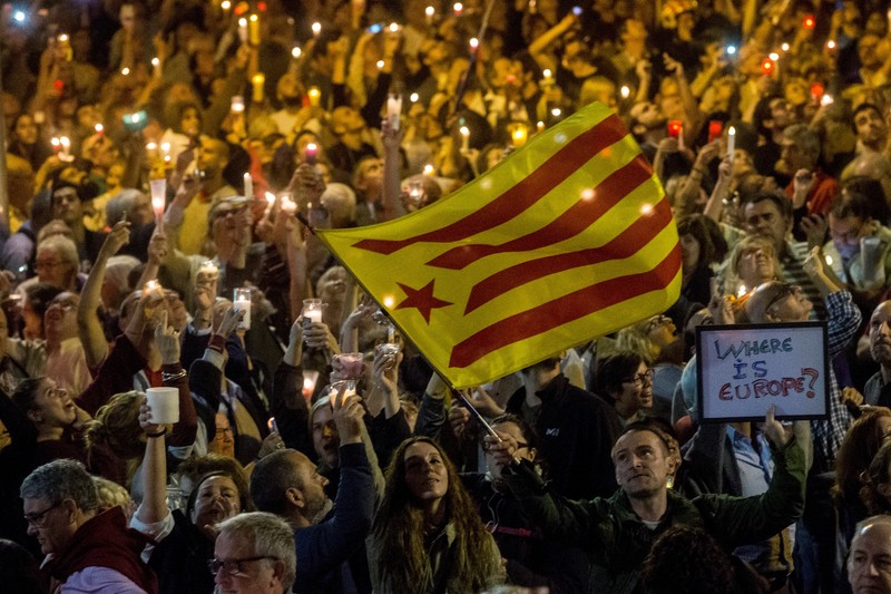 В Барселоне сотни тысяч протестуют против воль в Мадриде