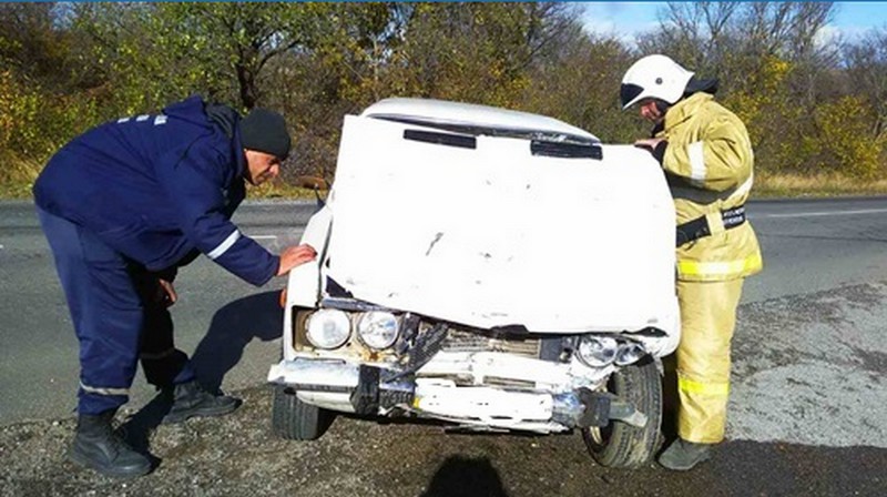 В Крыму столкнулись ВАЗ и Chevrolet - потерпели трое [фото]