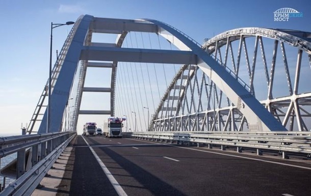 В Крыму остановилась Керченская переправа после запуска грузовиков по мосту