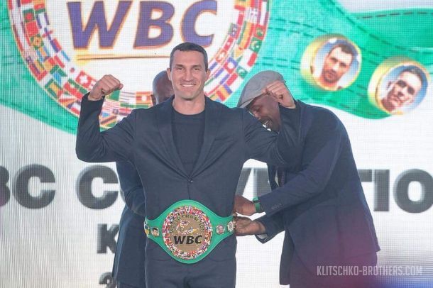 Владимир Кличко получил золотой пояс Почетного чемпиона WBC (Фото)