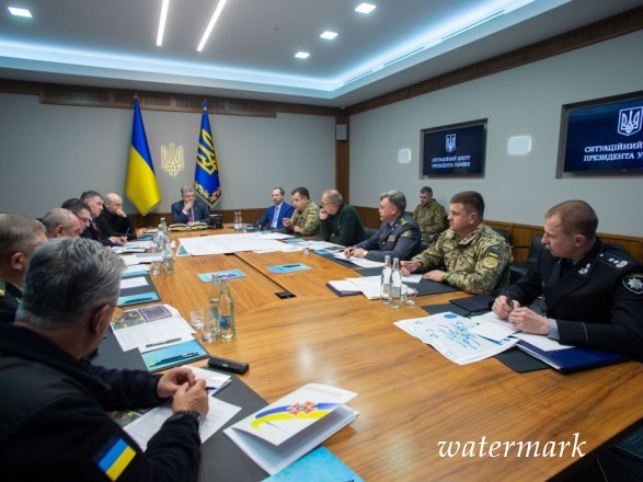 На сей день в Украине нет склада, который вполне подходил бы эталонам НАТО - Президент