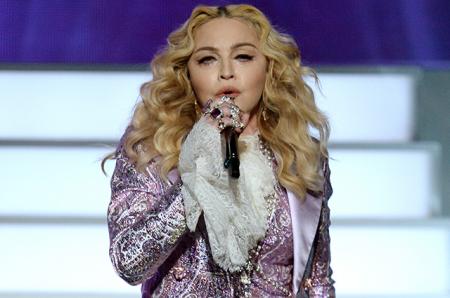 Мадонна назвала голосование за Дональда Трампа "шоу ужасов", рассказала о своей нетрадиционной семье и молодых бойфрендах