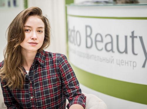 Звезда «Молодежки» Юлия Маргулис снялась в фотосессии для журнала Maxim