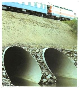 Фото водопропускной трубы, расположенной под железнодорожными путями