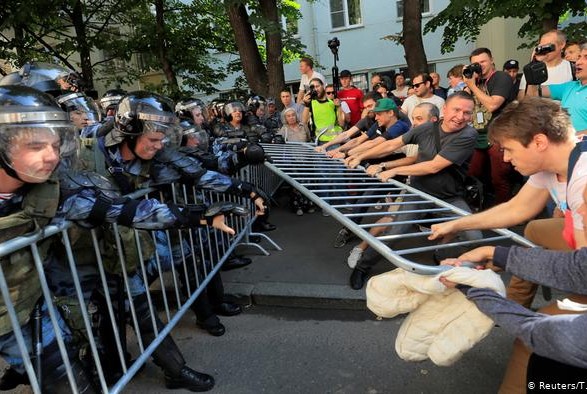 МИД Польши осудил безжалостное подавление демонстрации в Москве