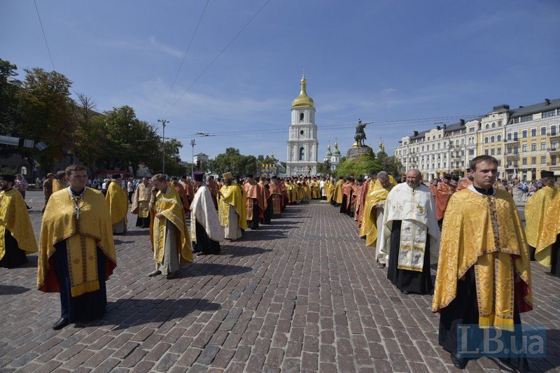 ПЦУ проложила в Киеве крестный ход ко Дню Крещения Руси(добавлены фото)