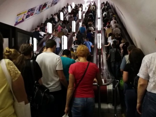 В киевском метрополитен застопорили поезда на красной линии — от «Арсенальной» до «Вокзальной»