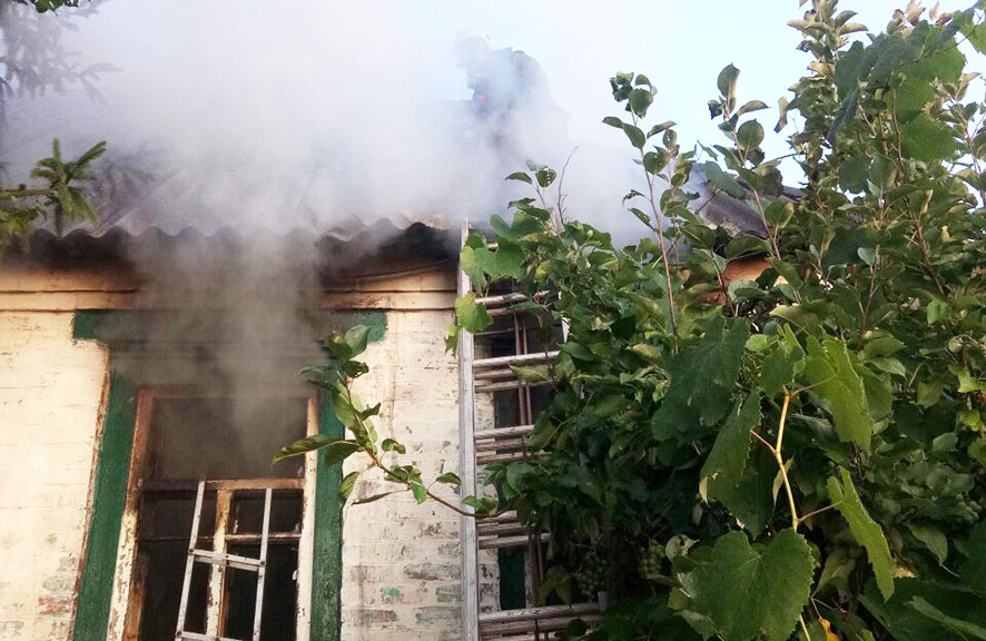 Вісті з Полтави - У Гадячі під час пожежі в будинку двоє людей отруїлися чадним газом