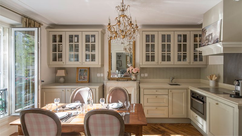 Кухня с низкими потолками – 15 хитростей дизайна и 30 фото
