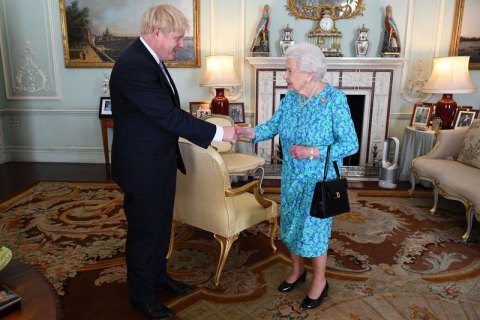 Джонсон попросил королеву приостановить работу парламента Великобритании