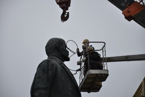 В Днепропетровской области монумент Ленину загнали за полмиллиона гривен