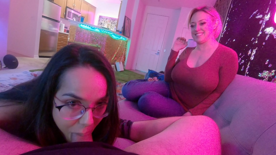 Manyvids_presents_Esperanza_Del_Horno__Dee_Williams_in_Fooling_around_with_my_step_mom.mp4.00002.jpg