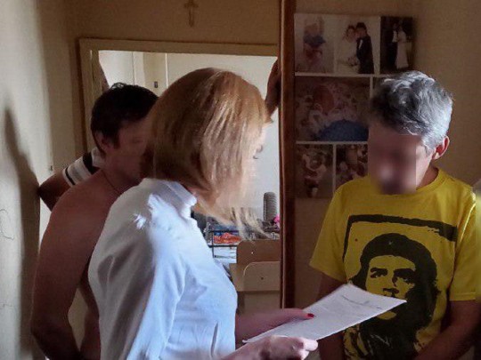 Выканючивал по 100 долларов за видеоролик: под Киевом застопорили извращенца, снимавшего порно с собстенными ребятенками(фото)