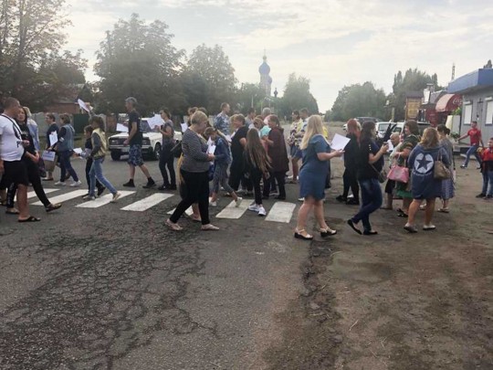 «Учительский бунт» под Харьковом: сотрудники школ заблокировали движение в День знаний