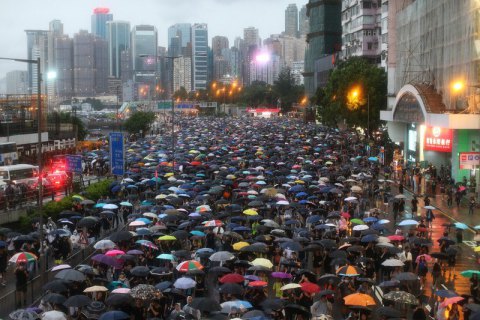 Протестующие в Гонконге выступили за возвращение обитателям города британского гражданства